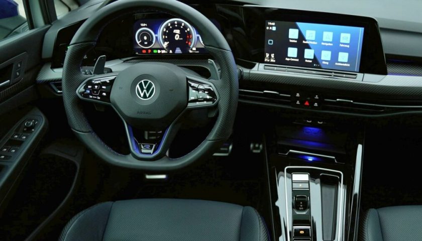 El interior del VW R32 va de acuerdo con lo esperado 